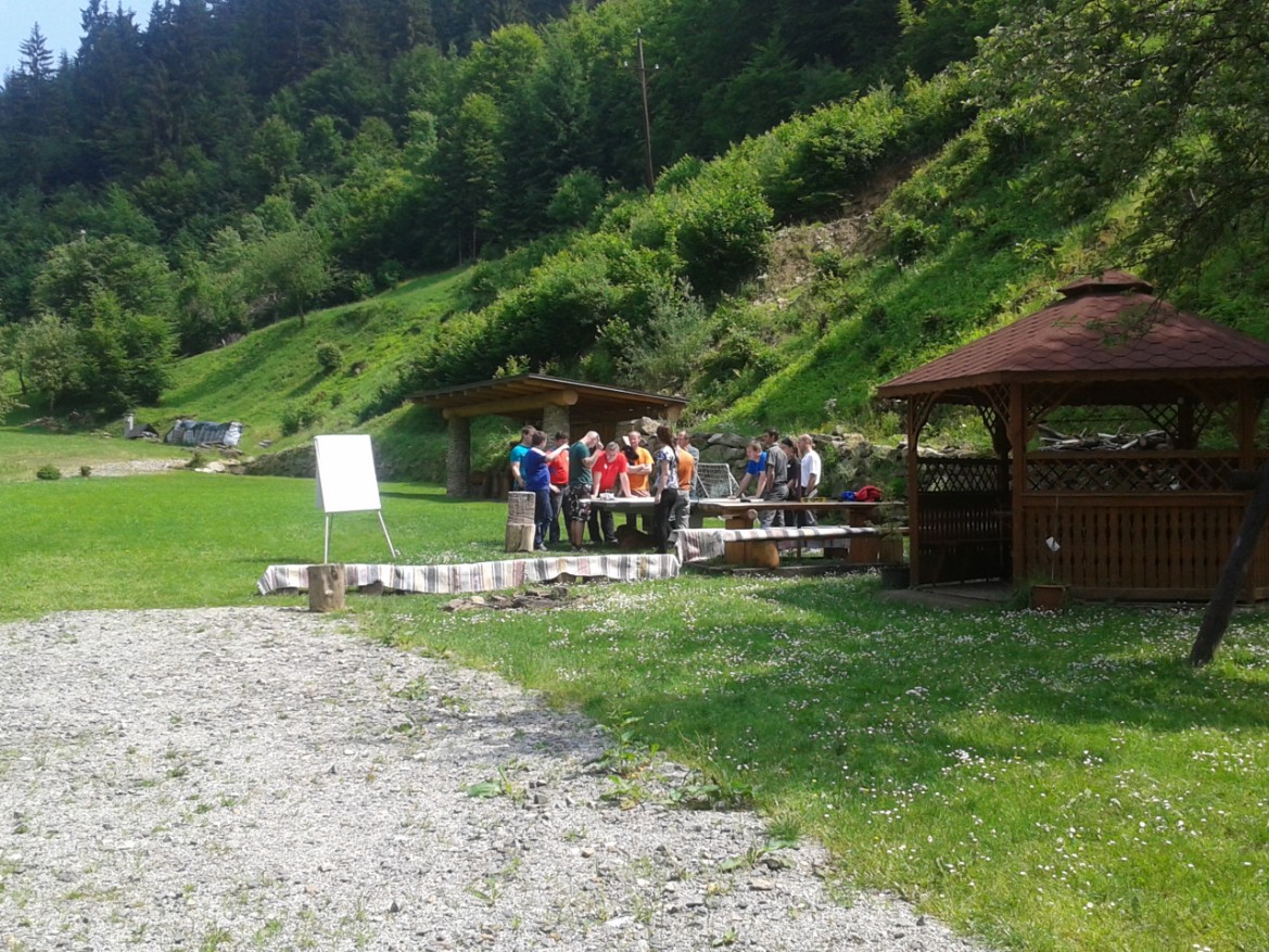 Okolie za potokom-teambuilding Relaxačný areál za potokom teambuilding