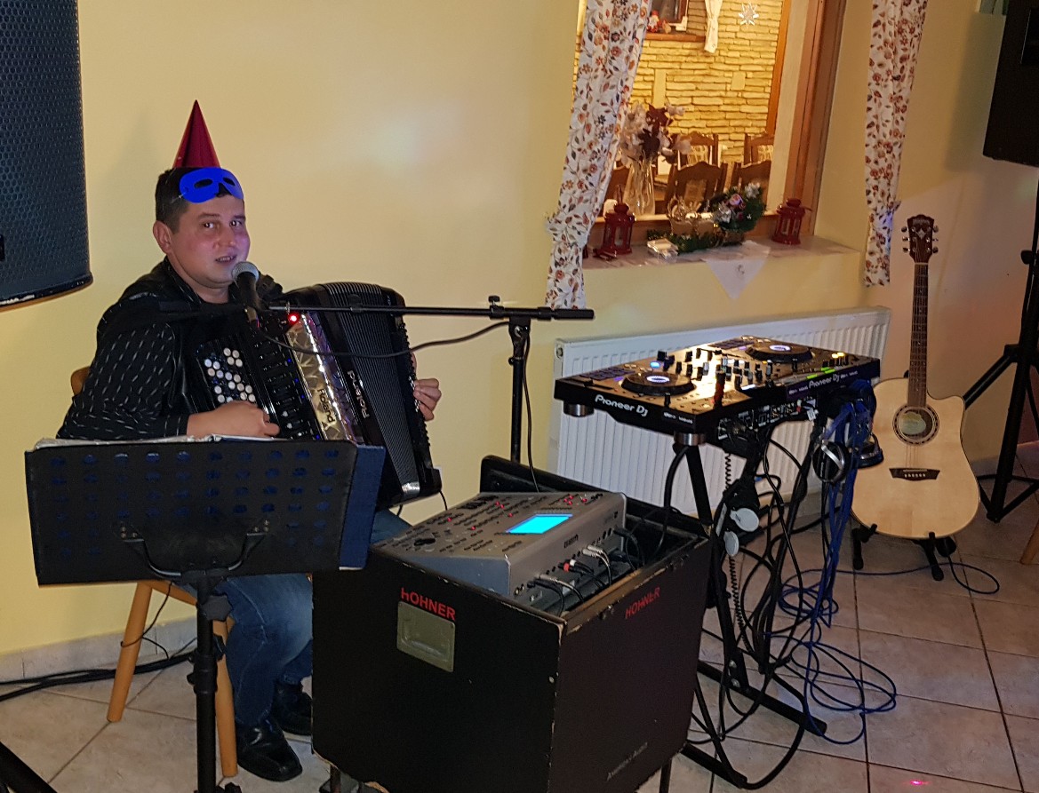 Vedúci Harmonikár.sk alebo DJ Karol Zálešák